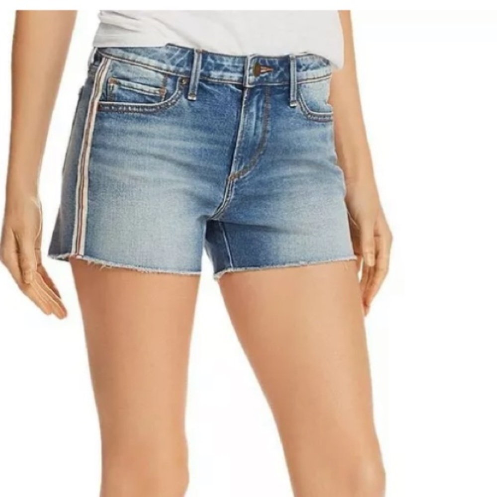 NWT Aqua Women's denim shorts Size 27